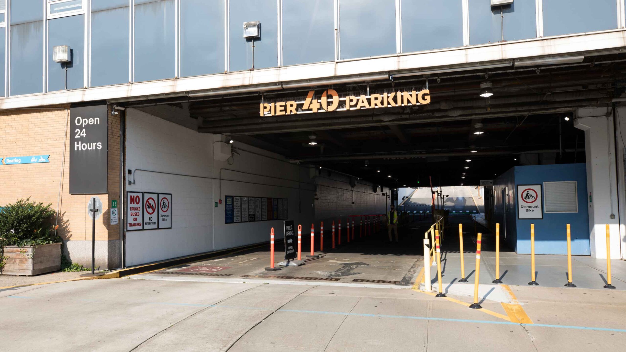 Entrance to the Pier 40 Parking garage